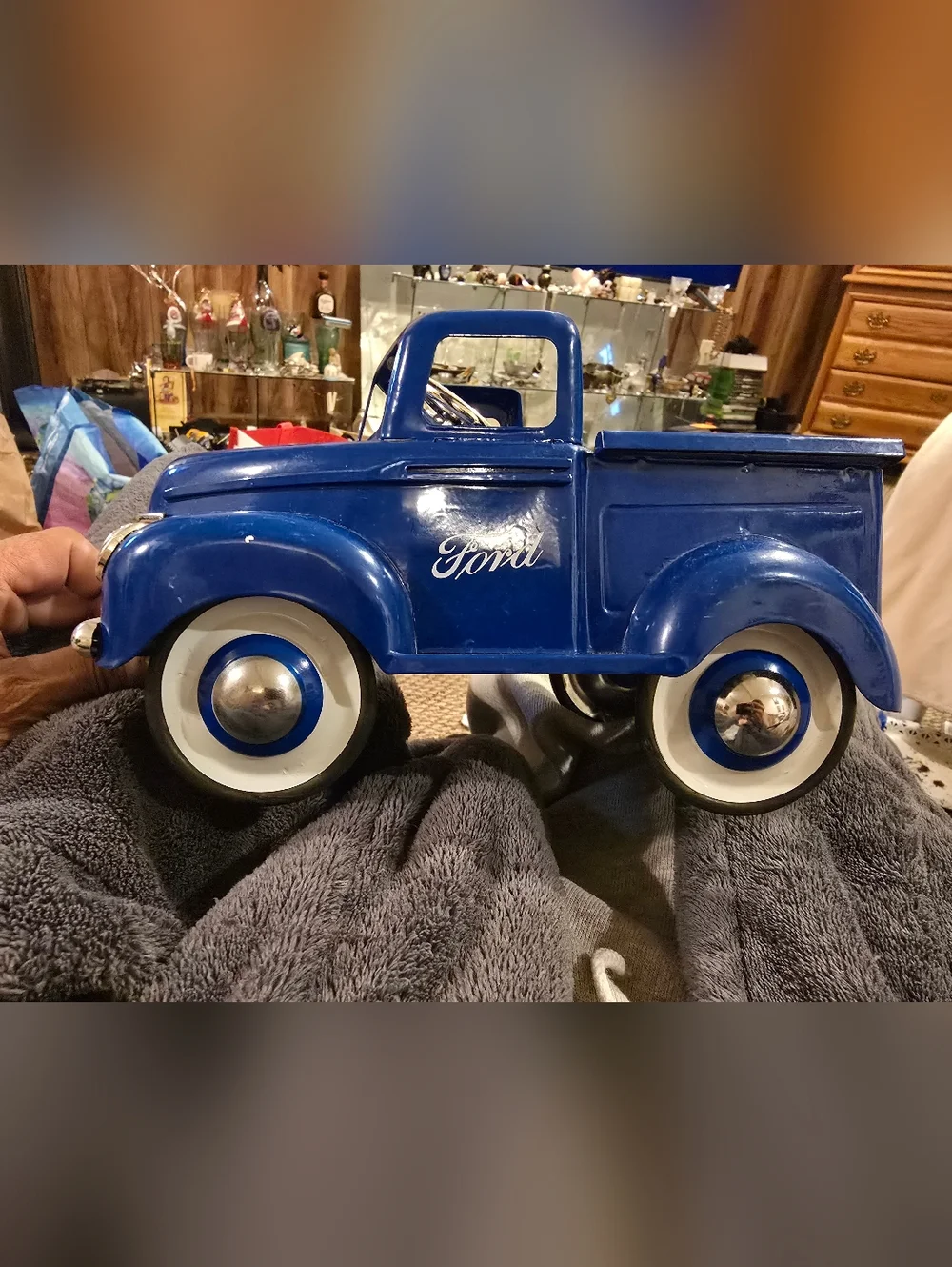 3 Teleflora Ford F-1 Pick Up Truck Blue Metal Planter 1940s Toy/Lawn/garden - Picture 3 of 12